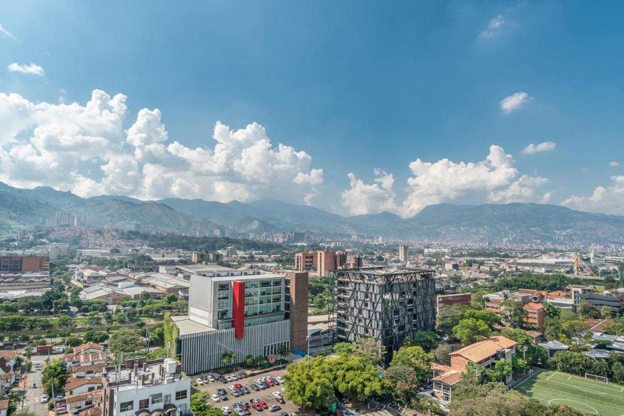 Apartamentos Go Living & Suites By Housy Host Medellin Exterior photo