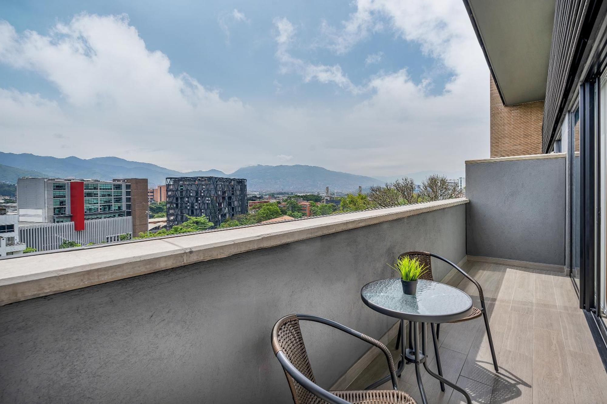 Apartamentos Go Living & Suites By Housy Host Medellin Exterior photo